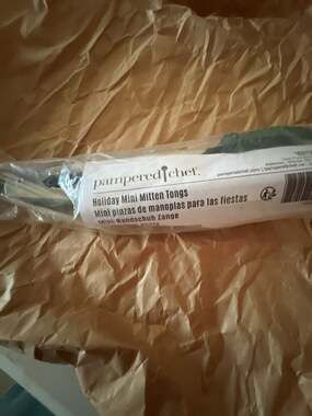Pampered Chef Holiday Mini Mitten Tongs